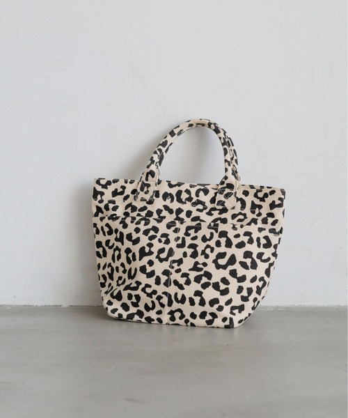 LOWRYS FARM（ローリーズファーム）の「【500mlペットボトル収納可】LFBASICトートBAG 1049470（トートバッグ・レディース・イエロー/オフホワイト/ベージュ系その他2/ライトブルー/ブラック系その他/アイボリー系1/ブラック/アイボリー/ブラック系その他2・FREE）」の4枚目の写真