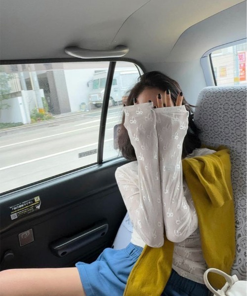 kirakiraShop(キラキラショップ)の「リボン柄 シアー トップス(Tシャツ/カットソー・レディース・ホワイト/ブラック・FREE)」の5枚目の写真