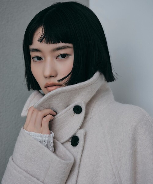 EMMEL REFINES(エメルリファインズ)の「<EMMEL REFINES>EM Aライン バックタック ミディアムコート(チェスターコート・レディース・オフホワイト/ネイビー/ベージュ・S/M)」の22枚目の写真