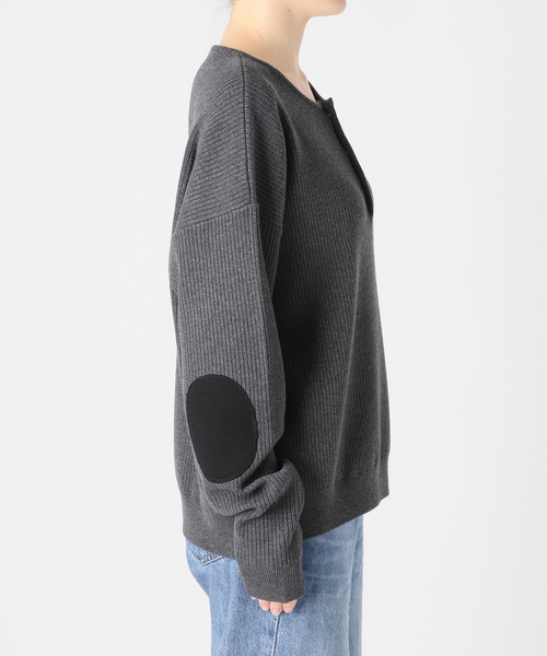 NOCTO ARCHIVE(ノクトアーカイブ)の「NOCTO ARCHIVE/ノクト アーカイブ Elbow Patch Henley Neck Knit(ニット/セーター・メンズ・チャコールグレー/ブラック・MEDIUM/LARGE)」の6枚目の写真