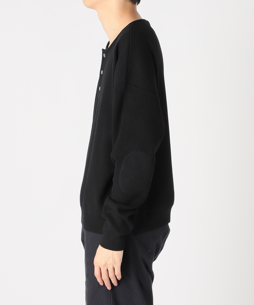 NOCTO ARCHIVE(ノクトアーカイブ)の「NOCTO ARCHIVE/ノクト アーカイブ Elbow Patch Henley Neck Knit(ニット/セーター・メンズ・チャコールグレー/ブラック・MEDIUM/LARGE)」の15枚目の写真