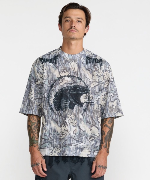 RVCA(ルーカ)の「RVCA メンズ TAPOUT MESH JERSEY TEE Tシャツ 【2026年秋冬モデル】/ルーカメッシュジャージ半袖Tシャツ(Tシャツ/カットソー・メンズ・キャメル・X-LARGE/LARGE/MEDIUM/SMALL)」の1枚目の写真