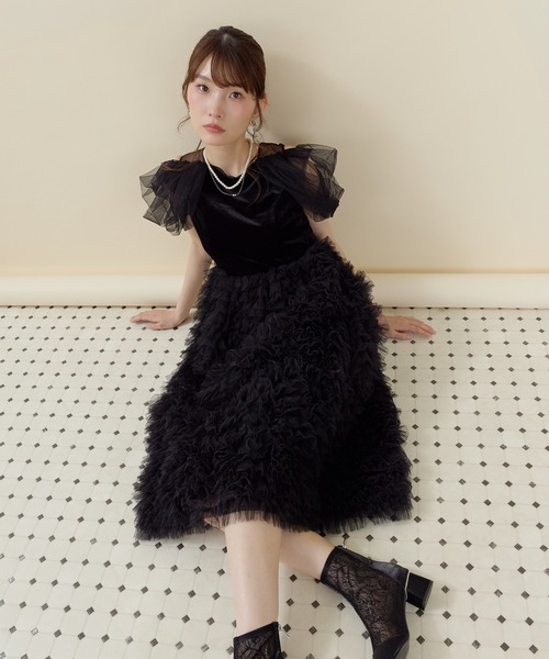 Kana(カナ)の「ボリュームフリルベロアドレス パーティー 結婚式 お呼ばれ オケージョン デイリー(ドレス・レディース・ブラック/ブラック系その他2/ブルー・M)」の1枚目の写真