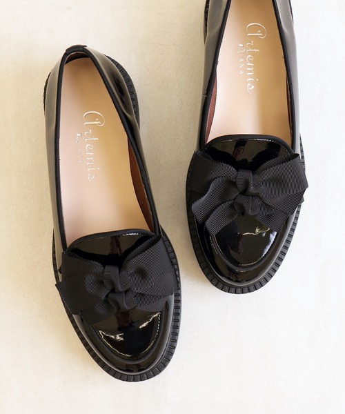 FLAT(フラット)の「ダブルリボン 厚底ローファー(ローファー・レディース・ブラック/ダークブラウン/ブラック×ホワイト・22.5cm/23.5cm/24.5cm/23.0cm/25.0cm/24.0cm)」の1枚目の写真