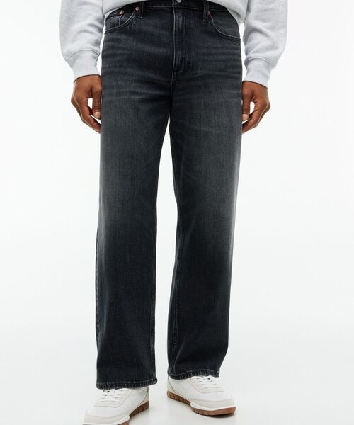 tommy jeans(トミー ジーンズ)の「ルーズフィットストレートジーンズ(デニムパンツ・メンズ・ブラック・34inch/32inch/30inch/28inch)」の1枚目の写真