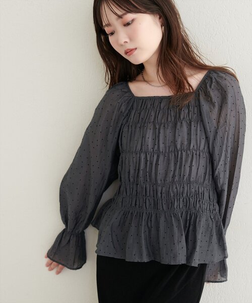natural couture(ナチュラルクチュール)の「ランダムシャーリングシアーブラウス(シャツ/ブラウス・レディース・オフホワイト/ボルドー/ブラック/ブラウン/ドット・FREE)」の5枚目の写真