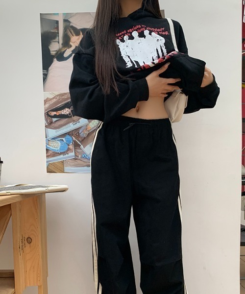 Aelina（エリナ）の「プリントフード付きスウェット（パーカー・レディース・ブラック・FREE）」の7枚目の写真