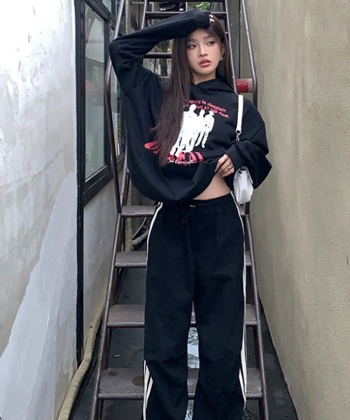 Aelina（エリナ）の「プリントフード付きスウェット（パーカー・レディース・ブラック・FREE）」の13枚目の写真