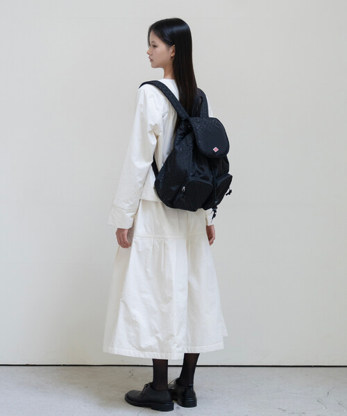DANTON(ダントン)の「DANTON × eunoia - Padding Bag(バックパック/リュック・レディース・ブラック・-)」の3枚目の写真