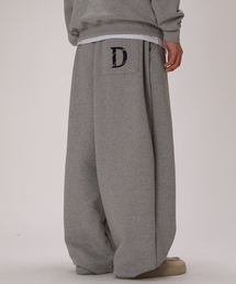 DEVELOVE（デヴローブ）の「クラシック刺繍ロゴバルーンフィットピンタックスウェットパンツ_グレー（スウェットパンツ）」