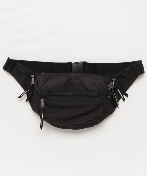 INDISPENSABLE （インディスペンサブル）の「INDISPENSABLE　WAIST BAG ATTACH（ボディバッグ/ウエストポーチ・メンズ・ブラック/ベージュ/ネイビー/カーキ/ダークグレー・FREE）」の2枚目の写真