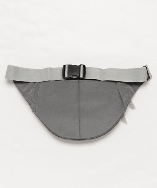 INDISPENSABLE （インディスペンサブル）の「INDISPENSABLE　WAIST BAG ATTACH（ボディバッグ/ウエストポーチ・メンズ・ブラック/ベージュ/ネイビー/カーキ/ダークグレー・FREE）」の6枚目の写真