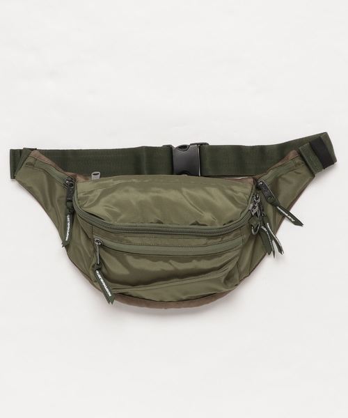 INDISPENSABLE （インディスペンサブル）の「INDISPENSABLE　WAIST BAG ATTACH（ボディバッグ/ウエストポーチ・メンズ・ブラック/ベージュ/ネイビー/カーキ/ダークグレー・FREE）」の9枚目の写真