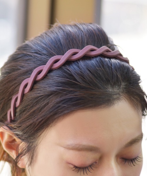 Fun & Daily（ファンアンドデイリー）の「F&D : クロスラインマットカチューシャ（カチューシャ・レディース・ブラック/ネイビー/イエロー/ワインレッド/カーキ/ピンク/オレンジ/グレー/ベージュ・FREE）」の8枚目の写真