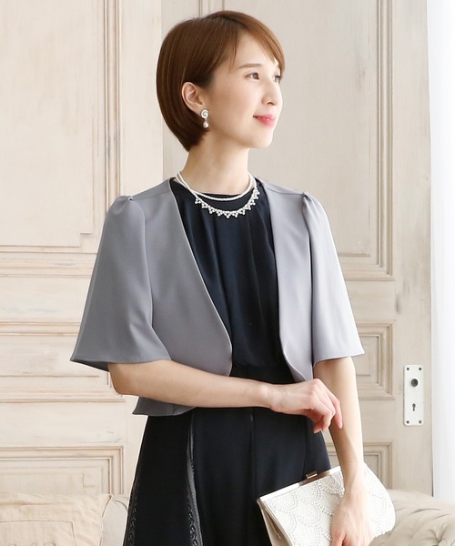 PourVous(プールヴー)の「フレア スリーブ ボレロ 結婚式対応 オケージョン (ノーカラージャケット・レディース・ブラック/ベージュ/グレー・M)」の4枚目の写真