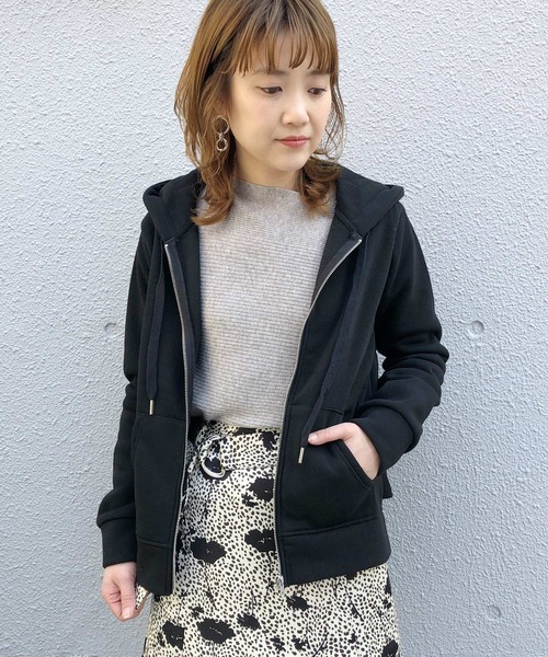 PICCIN(ピッチン)の「バックフリル裏起毛フーディー(パーカー・レディース・ブラック/グレー・MEDIUM/LARGE)」の3枚目の写真