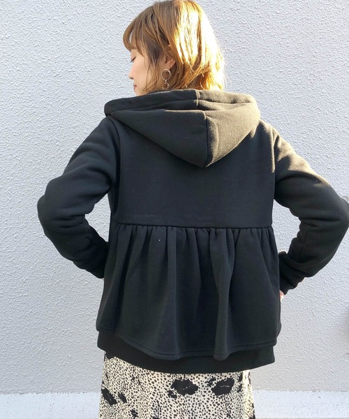 PICCIN(ピッチン)の「バックフリル裏起毛フーディー(パーカー・レディース・ブラック/グレー・MEDIUM/LARGE)」の5枚目の写真