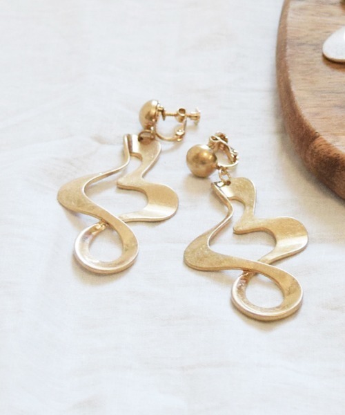 Marient（マリエント）の「カーブイヤリング（イヤリング・レディース・ゴールド/シルバー・FREE）」の4枚目の写真