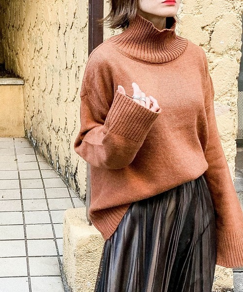 muure（ミュール）の「ハイネックボリュームニットプルオーバー（ニット/セーター・レディース・ブラウン/ベージュ/ブラック/ブルー・FREE）」の3枚目の写真