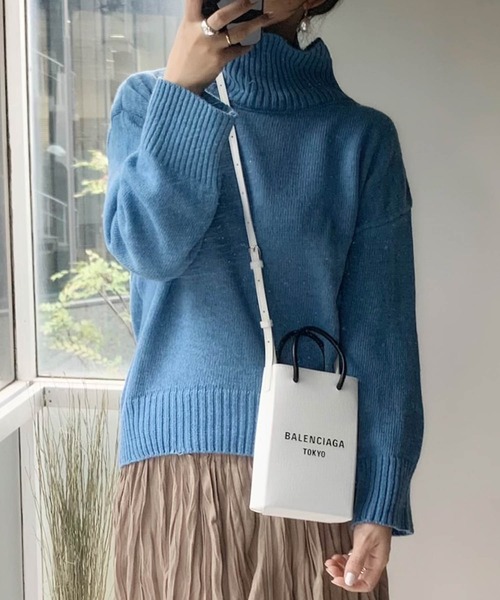 muure（ミュール）の「ハイネックボリュームニットプルオーバー（ニット/セーター・レディース・ブラウン/ベージュ/ブラック/ブルー・FREE）」の4枚目の写真