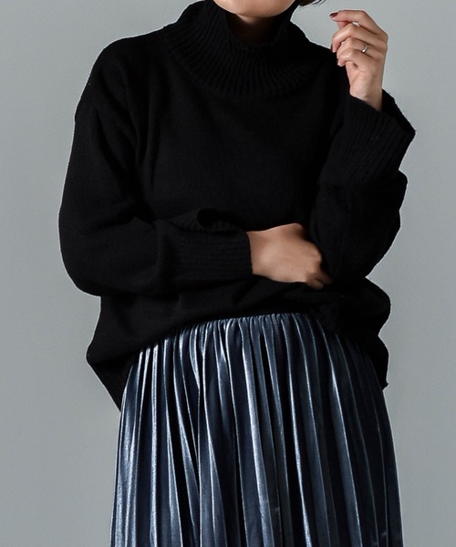 muure（ミュール）の「ハイネックボリュームニットプルオーバー（ニット/セーター・レディース・ブラウン/ベージュ/ブラック/ブルー・FREE）」の2枚目の写真