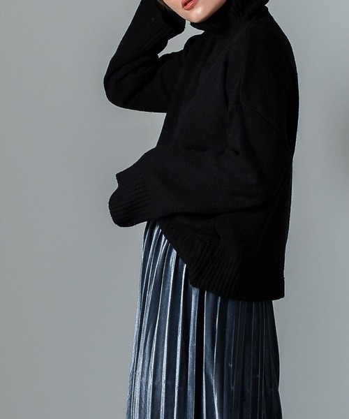 muure（ミュール）の「ハイネックボリュームニットプルオーバー（ニット/セーター・レディース・ブラウン/ベージュ/ブラック/ブルー・FREE）」の8枚目の写真