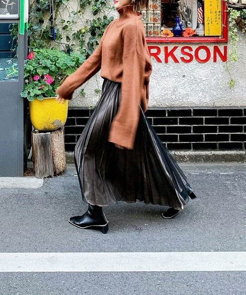 muure（ミュール）の「ハイネックボリュームニットプルオーバー（ニット/セーター・レディース・ブラウン/ベージュ/ブラック/ブルー・FREE）」の7枚目の写真