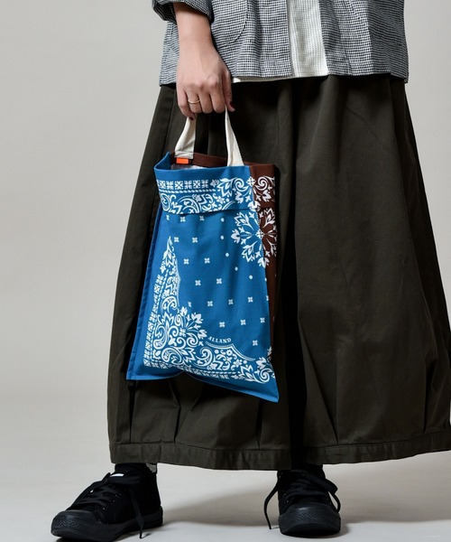 ALLAND（オルランド）の「ALLAND/オルランド バンダナ柄エコバッグ BANDANA BAG（エコバッグ/サブバッグ・メンズ・ブラック×ホワイト/ブラック系その他/ブラウン系その他/ブルー系その他/ブルー系その他2/ブルー系その他3・FREE）」の5枚目の写真
