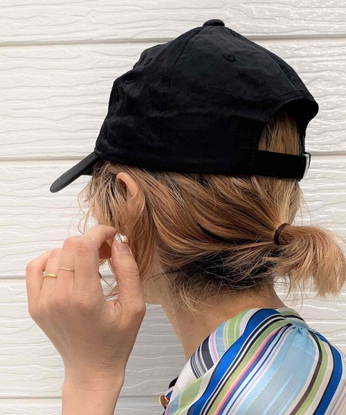 Q（キュー）の「ナイロンキャップ（キャップ・レディース・ブラック/ベージュ・ONE SIZE）」の2枚目の写真