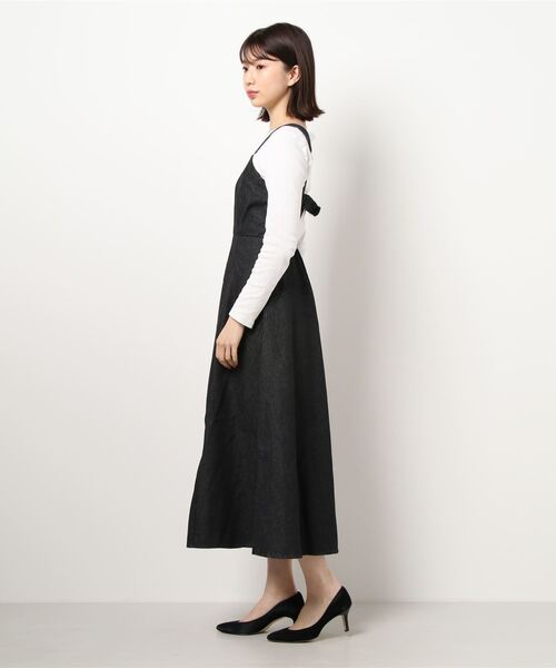 EPIMI E'PIMMY（エピミエピミー）の「バックデザインフレアデニムジャンスカ（ジャンパースカート・レディース・オフホワイト/ブラック/ネイビー・MEDIUM）」の5枚目の写真