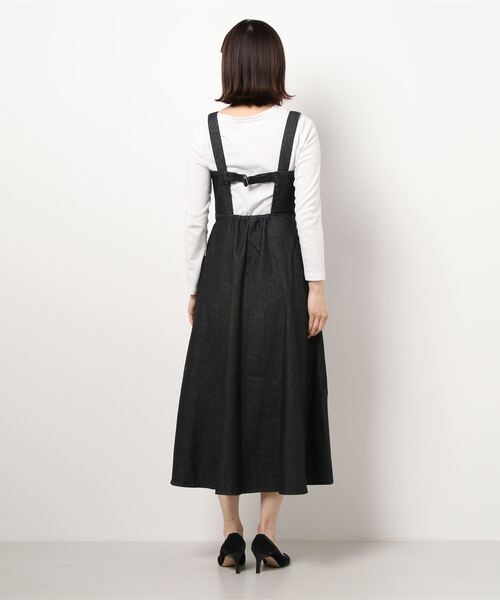 EPIMI E'PIMMY（エピミエピミー）の「バックデザインフレアデニムジャンスカ（ジャンパースカート・レディース・オフホワイト/ブラック/ネイビー・MEDIUM）」の4枚目の写真