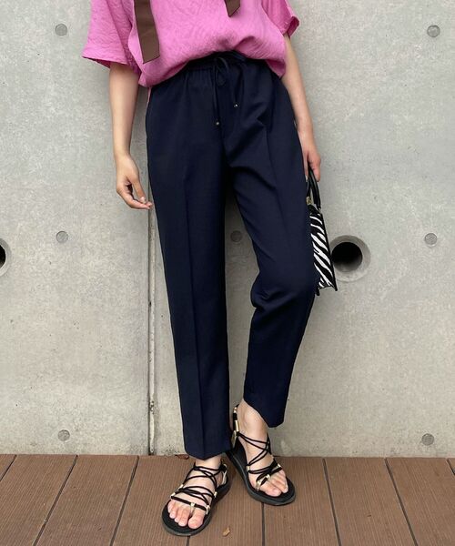 fredy emue（フレディエミュ）の「[新色追加]ストレッチツイルテーパードパンツ（その他パンツ・レディース・ブラック/ピンク/ネイビー/イエロー/ベージュ/ダークブラウン/グリーン系その他・36/40/34/38）」の5枚目の写真