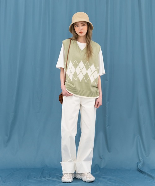 UNE MANSION（ユヌマンション）の「Vネックアーガイルニットベスト（ベスト・レディース・ブラック/オリーブ/オートミール・FREE）」の4枚目の写真