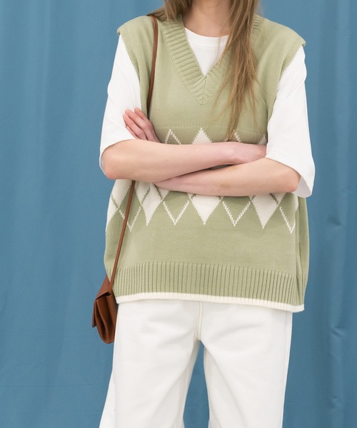 UNE MANSION（ユヌマンション）の「Vネックアーガイルニットベスト（ベスト・レディース・ブラック/オリーブ/オートミール・FREE）」の8枚目の写真