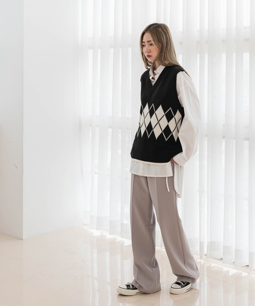 UNE MANSION（ユヌマンション）の「Vネックアーガイルニットベスト（ベスト・レディース・ブラック/オリーブ/オートミール・FREE）」の6枚目の写真