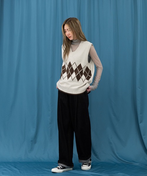 UNE MANSION（ユヌマンション）の「Vネックアーガイルニットベスト（ベスト・レディース・ブラック/オリーブ/オートミール・FREE）」の14枚目の写真