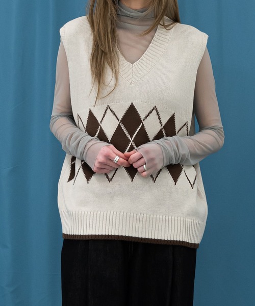 UNE MANSION（ユヌマンション）の「Vネックアーガイルニットベスト（ベスト・レディース・ブラック/オリーブ/オートミール・FREE）」の22枚目の写真