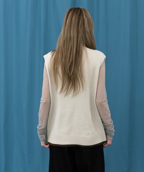 UNE MANSION（ユヌマンション）の「Vネックアーガイルニットベスト（ベスト・レディース・ブラック/オリーブ/オートミール・FREE）」の7枚目の写真