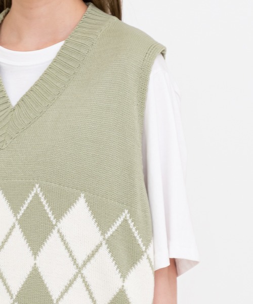UNE MANSION（ユヌマンション）の「Vネックアーガイルニットベスト（ベスト・レディース・ブラック/オリーブ/オートミール・FREE）」の15枚目の写真