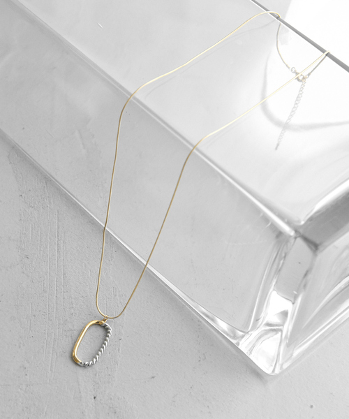 Abahouse Devinette（ドゥヴィネット）の「【9-22】ツイストオーバル配色ネックレス（ネックレス・レディース・ゴールド・フリー）」の9枚目の写真