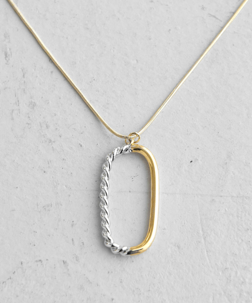 Abahouse Devinette（ドゥヴィネット）の「【9-22】ツイストオーバル配色ネックレス（ネックレス・レディース・ゴールド・フリー）」の6枚目の写真