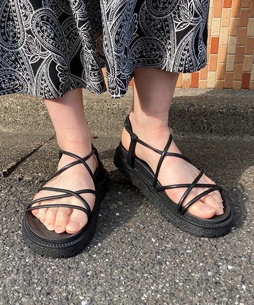 Factor=（ファクターイコール）の「コードレースアップ厚底フラットサンダル（サンダル・レディース・ブラック/アイボリー・S/M/L）」の3枚目の写真