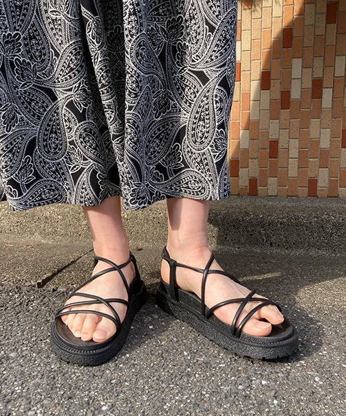 Factor=（ファクターイコール）の「コードレースアップ厚底フラットサンダル（サンダル・レディース・ブラック/アイボリー・S/M/L）」の5枚目の写真