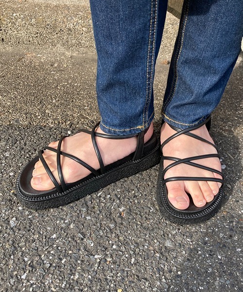 Factor=（ファクターイコール）の「コードレースアップ厚底フラットサンダル（サンダル・レディース・ブラック/アイボリー・S/M/L）」の10枚目の写真