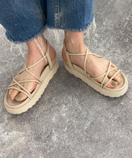 Factor=（ファクターイコール）の「コードレースアップ厚底フラットサンダル（サンダル・レディース・ブラック/アイボリー・S/M/L）」の8枚目の写真