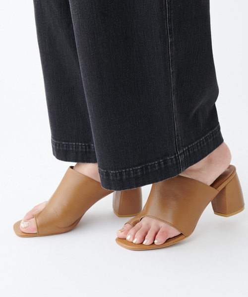 COLLAGE GALLARDAGALANTE(コラージュガリャルダガランテ)の「【OT】ヒールトングミュールサンダル(サンダル・レディース・ブラック/キャメル・37/38/36)」の1枚目の写真