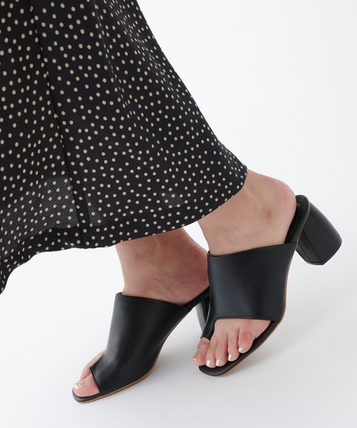 COLLAGE GALLARDAGALANTE(コラージュガリャルダガランテ)の「【OT】ヒールトングミュールサンダル(サンダル・レディース・ブラック/キャメル・37/38/36)」の11枚目の写真