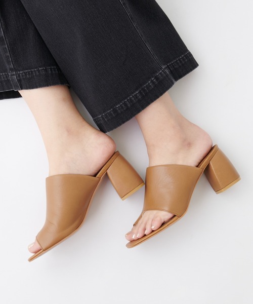 COLLAGE GALLARDAGALANTE(コラージュガリャルダガランテ)の「【OT】ヒールトングミュールサンダル(サンダル・レディース・ブラック/キャメル・37/38/36)」の3枚目の写真