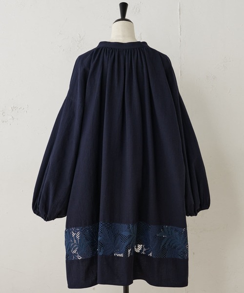 BEARDSLEY(ビアズリー)の「裾レースBIGシャツ(シャツ/ブラウス・レディース・ベージュ/ブラック・FREE)」の20枚目の写真