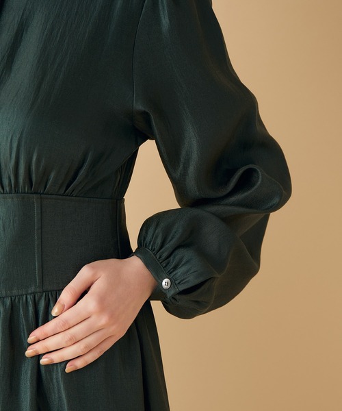 MADEMOISELLE ROPE'（マドモアゼル ロペ）の「ウエストシェイプメタリックワンピース（ワンピース・レディース・ベージュ/グリーン・38）」の18枚目の写真